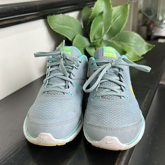 Nike flex trainer running shoe gym shoe dove gray aqua like new women’s 7 - Picture 2 of 7